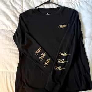 Nike long sleeve t-shirt in a size medium.